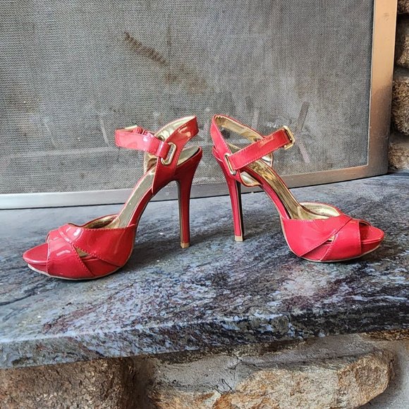 Guess Red Glossy Patent Leather Spike Peep Toe Heels Size 6M - Picture 9 of 16